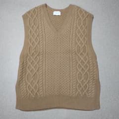 美品 ユナイテッドアローズ ケーブルニット Vネック ベスト ベージュ
