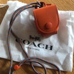 【新品未使用】AirPodsケース　COACHのサムネイル