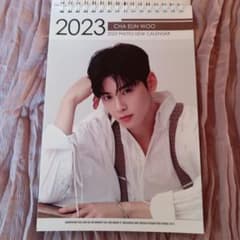 チャウヌ 2023 2024 卓上カレンダーのサムネイル