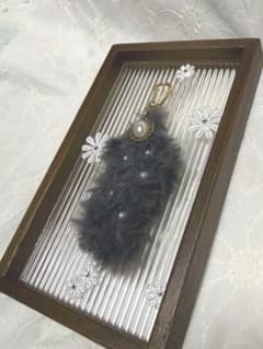 ハンドメイド ダークグレー ファーチャーム　 しっぽキーホルダーのサムネイル