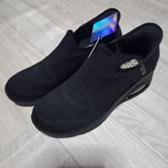 Skechers スリッポン ブラックのサムネイル
