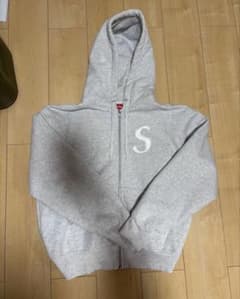 Final price reduction: Supreme logo zip hoodie, white.