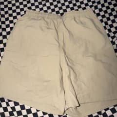 GU ショートパンツ ベージュ Sサイズのサムネイル
