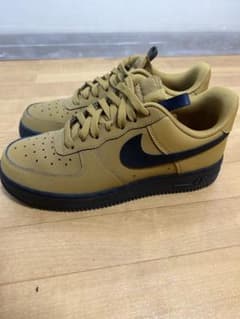 NIKE スニーカーのサムネイル