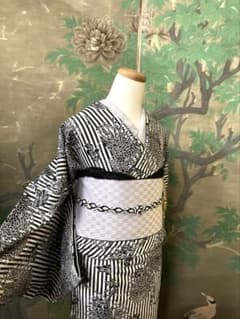 新品未使用カッコいいモノトーン　ストライプ 菊小紋 着物　リバーシブル半幅帯付き 新品未使用カッコいいモノトーン ストライプ 菊小紋 着物 リバーシブル