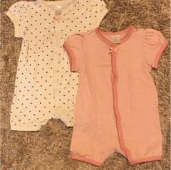 AKOYUMA様   H&M  半袖ロンパース    4-6M  2枚セットのサムネイル