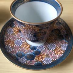 弥左衛門  咲き誇る花　金彩　クラッシックなコーヒーカップ ソーサー  １客のサムネイル