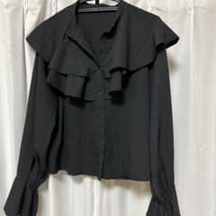フリル付きブラックシャツ・長袖のサムネイル