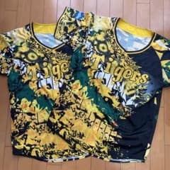 阪神タイガース　ユニフォーム2個セットのサムネイル