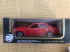 Lexus LS400 (1989) 1:18 ダイキャストモデルのサムネイル