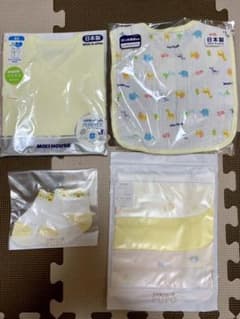 ミキハウス　プーポ　新品ロンパース、スタイ、ガーゼ　靴下のサムネイル