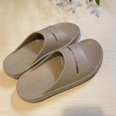 OOFOS ウーフォス 39 W8 ベージュのサムネイル