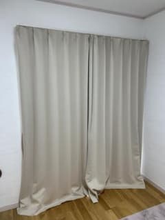 ♦︎使用２ヶ月超美品　遮光1級遮熱100✖️210アイボリー　ドレープ無地シンプルのサムネイル