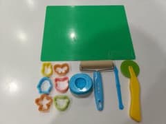 【匿名配送】ねんど遊びセット　アンパンマン含むツール計１０点・ねんど板　知育玩具