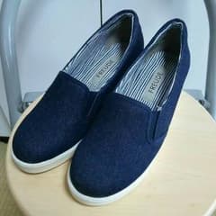 ほぼ新品‼ヒール有りスリッポンのサムネイル