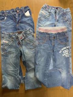 ジーンズ140㌢４本セットのサムネイル