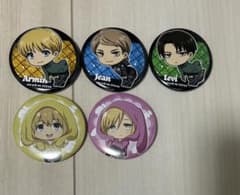 進撃の巨人 缶バッジ アルミン、リヴァイ、ジャン、ヒストリア5点セットのサムネイル