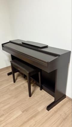 【美品】YAMAHA 電子ピアノ 本体 椅子付き　10月末までのサムネイル