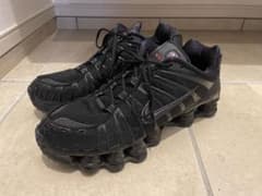 【そ様専用】Nike Shox ブラック スニーカーのサムネイル