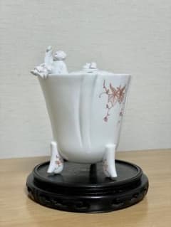 有田焼 俊兼陶窯 光吉作 白磁香炉 唐子飾り 赤絵桐紋 三足 香道具 美品 有田焼 俊兼陶窯 光吉作 白磁香炉 唐子飾り 赤絵桐紋 三足 香道具 美品