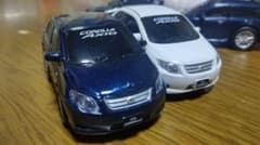 非売品TOYOTA／COROLLA·AXIOホワイト&ブルメタのサムネイル