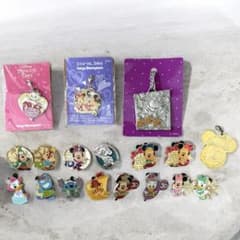 ディズニー　ピンバッジ　チャーム　　ストラップ　メダル　まとめ売り ディズニー ピンバッジ チャーム ストラップ メダル まとめ売り