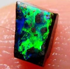 z*i様 0.50 cts 天然 ボルダーオパール 原石 未研磨 鉱物標本のサムネイル
