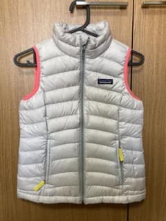 ⭐︎お値下げ⭐︎パタゴニア　ダウンベスト　キッズSのサムネイル