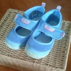 ニューバランス サンダル 水陸両用のサムネイル