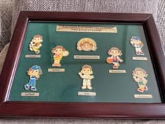 ペコちゃん ピンバッジセット 50周年記念 - メルカリ