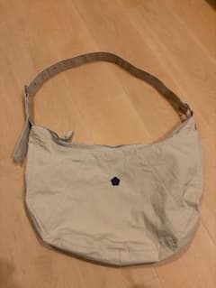 MARY QUANT ナイロン ショルダーバッグ オフホワイト - メルカリ