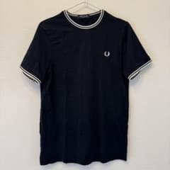 FRED PERRY Tシャツ ブラック 半袖 ライン ロゴ メンズ レディースのサムネイル