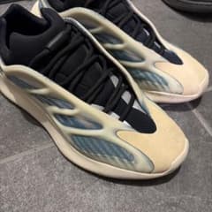 addidas Yeezy 700 スニーカー クリーム/ブラック/ブルーのサムネイル
