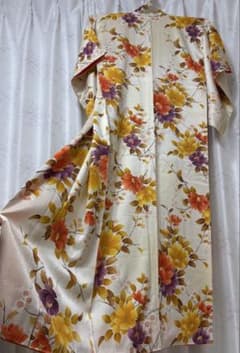 美品小紋 正絹 しつけ糸付き 花柄 クリーム系 裄63 身丈151 レトロ可愛いのサムネイル