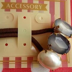 【値下しました！】ビジュー付のヘアゴムのサムネイル