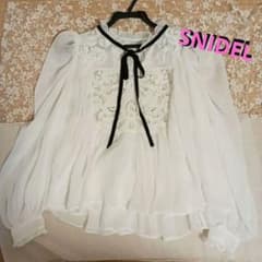訳あり SNIDEL♡スナイデル♡エンブロイダリー楊柳 ブラウス フリーサイズのサムネイル
