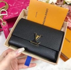 ルイヴィトン カプシーヌ 折畳み 財布 (なお様専用)のサムネイル