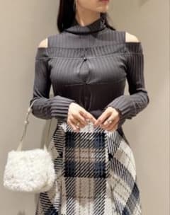 SNIDEL クロップドTOPS&オフショルカーデSET グレーのサムネイル
