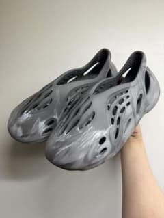 た*う様 adidas YEEZY Foam Runner "MX Granitのサムネイル