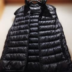 UNIQLO ブラック ダウンベスト Sのサムネイル