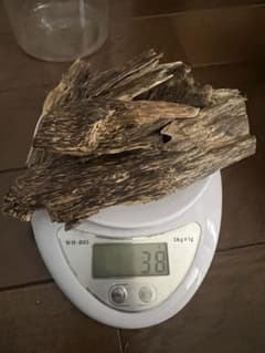 ベトナム産の金色の沈香木 ベトナム産の金色の沈香木 - メルカリ