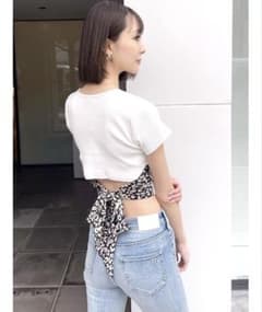 【正規品美品】GYDA バックレースアップリボン Tシャツ フリーサイズ匿名配送のサムネイル