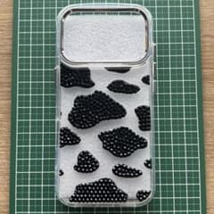 牛柄 ラインストーン iPhone17proケースのサムネイル