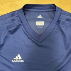 adidas ネイビー VネックTシャツ 150のサムネイル