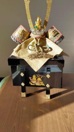 伝統的な武士の兜のサムネイル