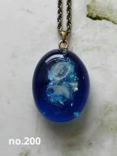 ネックレス　クラゲ　ブルー　金古美　オーバル　メルカリ便のサムネイル