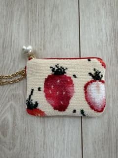 早い者勝ち　新品　フェイラー　ストロベリードット　チェーン付きカードケース 早い者勝ち 新品 フェイラー ストロベリードット チェーン付きカード