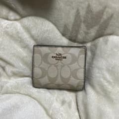 COACH ベージュ 二つ折り財布のサムネイル