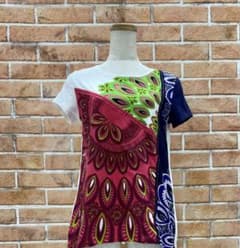 Desigual☆デシグアル☆花柄Tシャツ☆レディースティーシャツ新品、タグ付きのサムネイル
