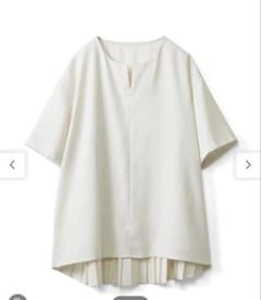 【値下げ】【新品2枚】半袖ブラウス　バックプリーツのサムネイル
